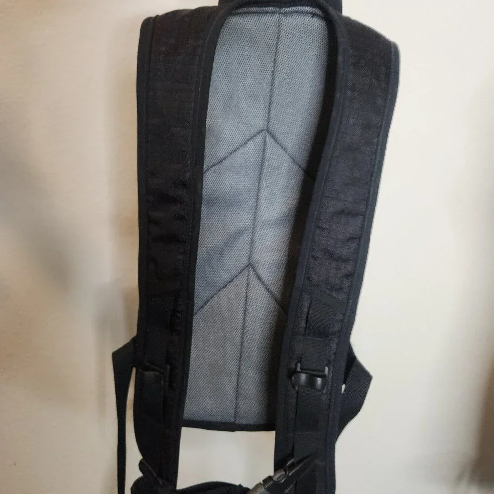 Kelty Trident Hydration Backpack Hiking Camping 2L Outdoors